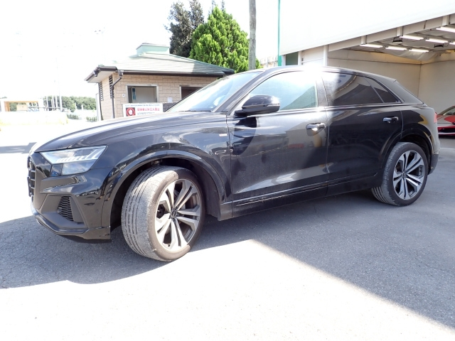 AUDI Q8 2022