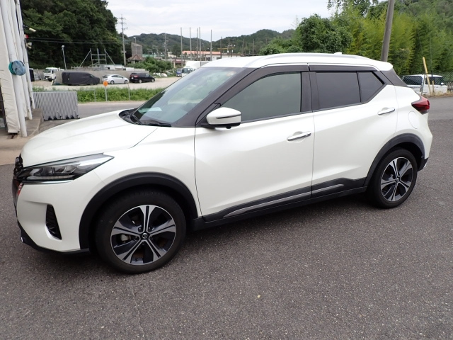 NISSAN KIX 2021