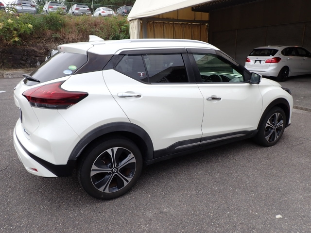 NISSAN KIX 2021