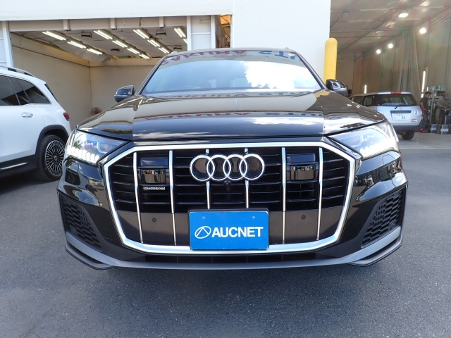 AUDI Q7 2021