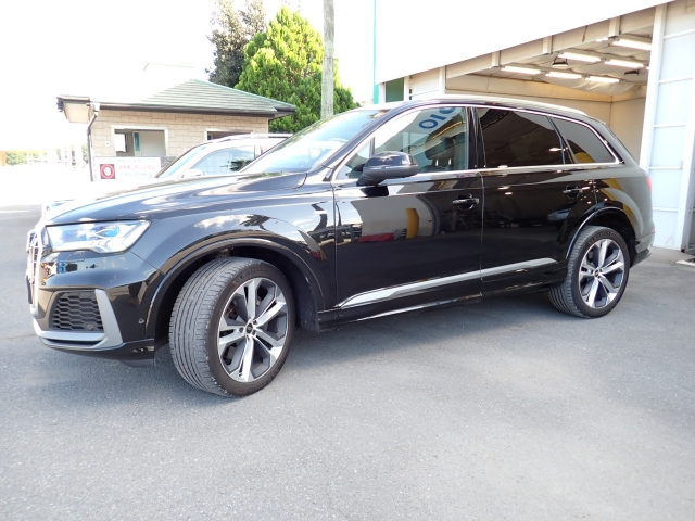 AUDI Q7 2021