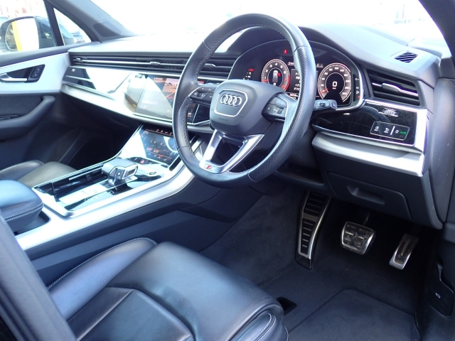 AUDI Q7 2021