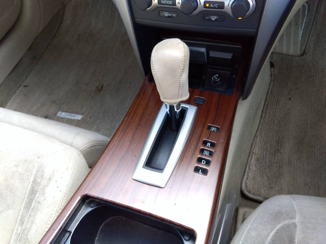 NISSAN TEANA 2010