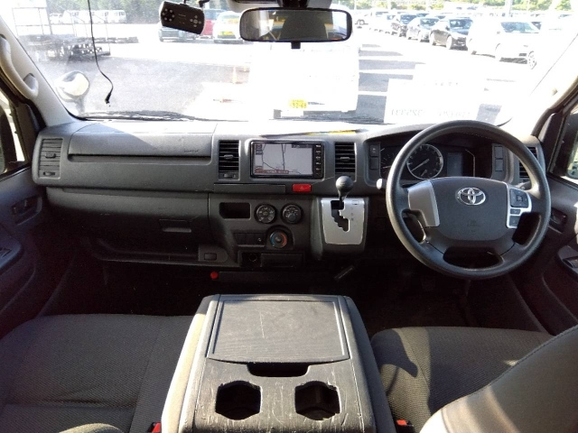 TOYOTA HIACE VAN 2020