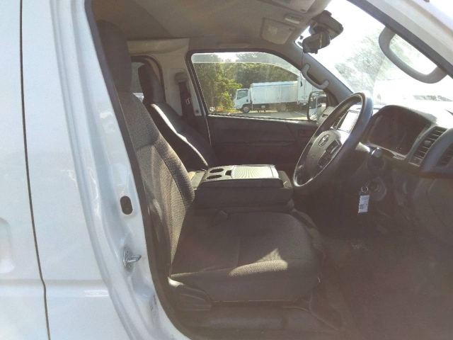 TOYOTA HIACE VAN 2020
