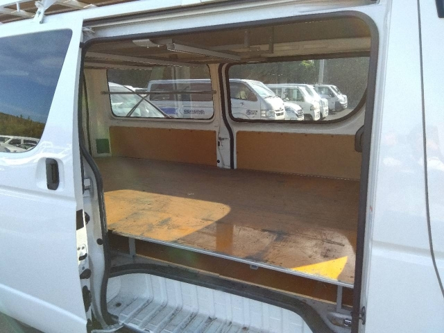 TOYOTA HIACE VAN 2020