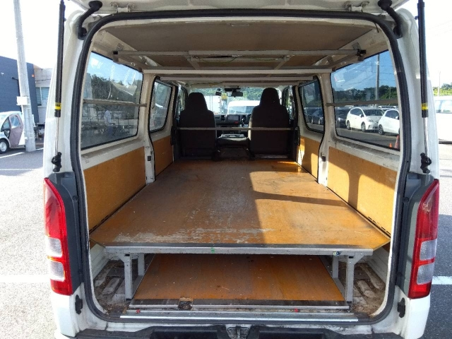 TOYOTA HIACE VAN 2020