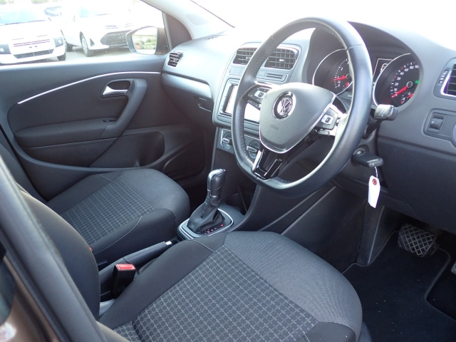 VOLKSWAGEN POLO 2015