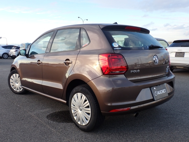 VOLKSWAGEN POLO 2015