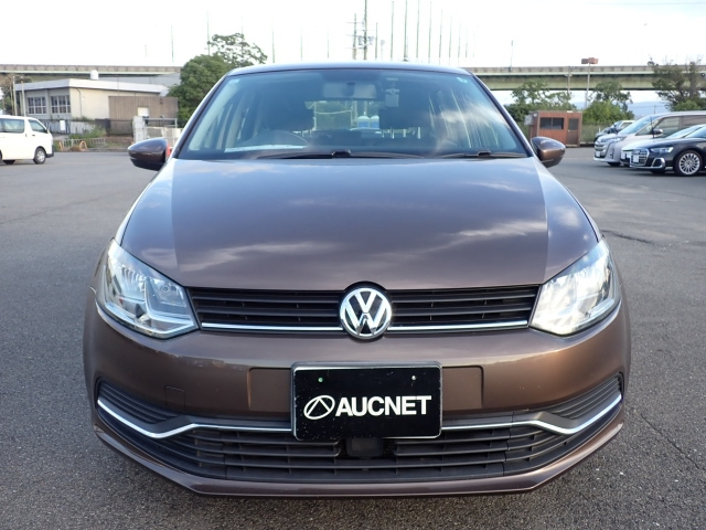 VOLKSWAGEN POLO 2015
