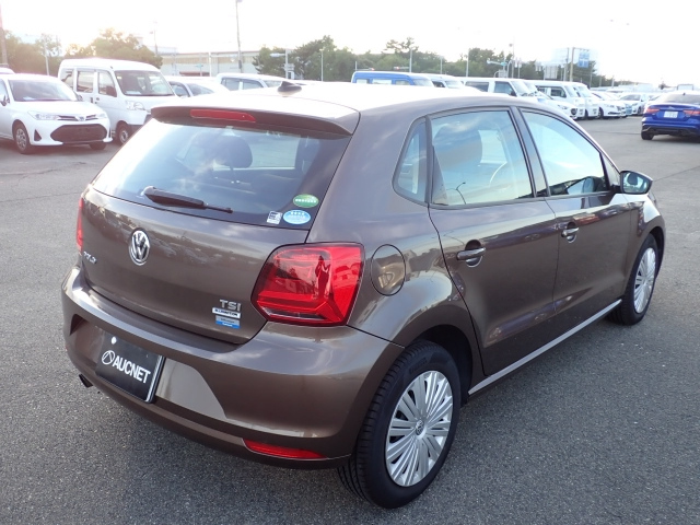 VOLKSWAGEN POLO 2015