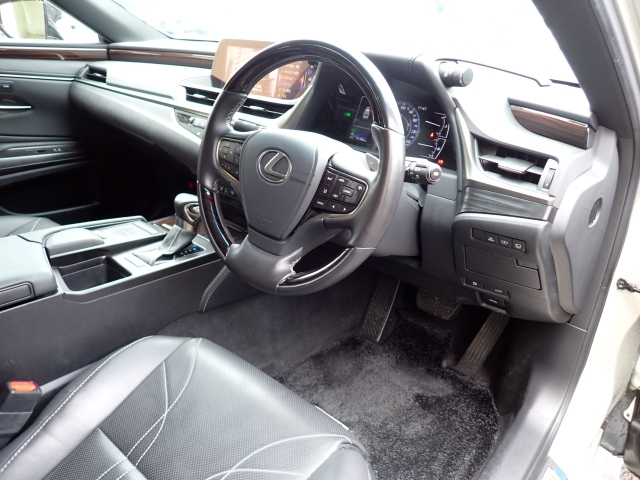 LEXUS ES 2019