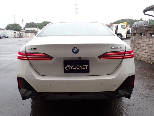BMW 5 SERIES 2024