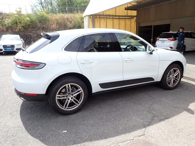 PORSCHE MACAN 2021