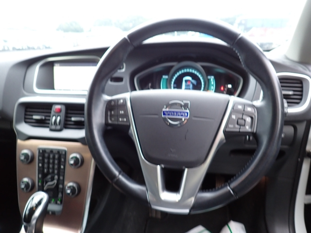 VOLVO V40 2015