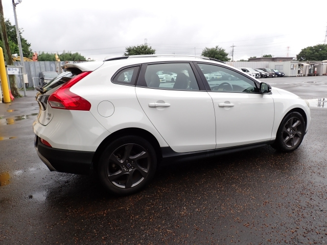 VOLVO V40 2015