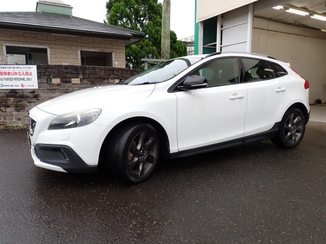 VOLVO V40 2015