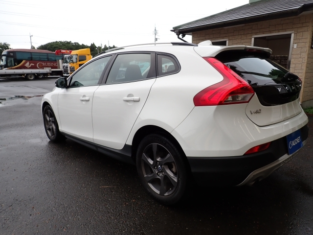 VOLVO V40 2015