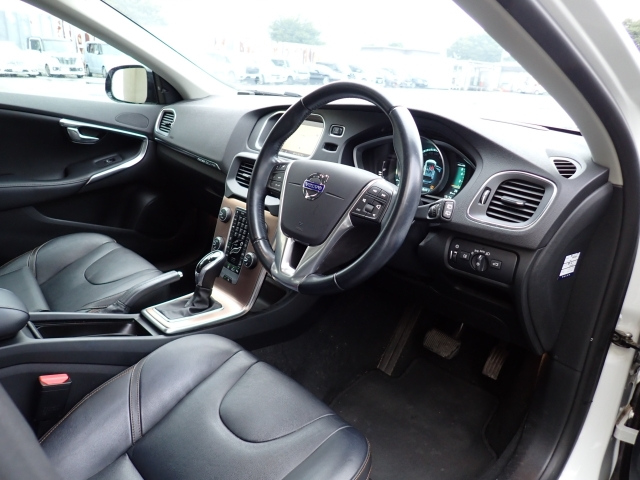 VOLVO V40 2015