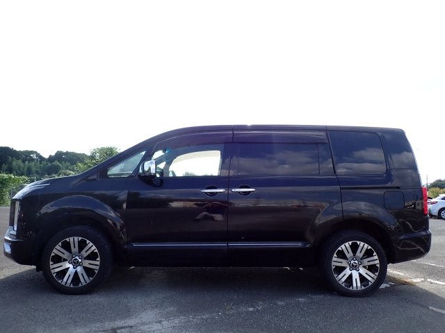 MITSUBISHI DELICA D5 2019