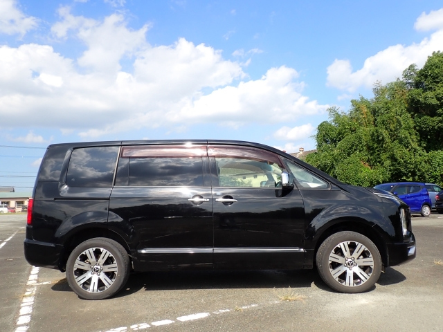 MITSUBISHI DELICA D5 2019