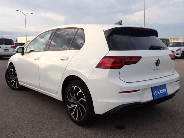 VOLKSWAGEN GOLF 2024