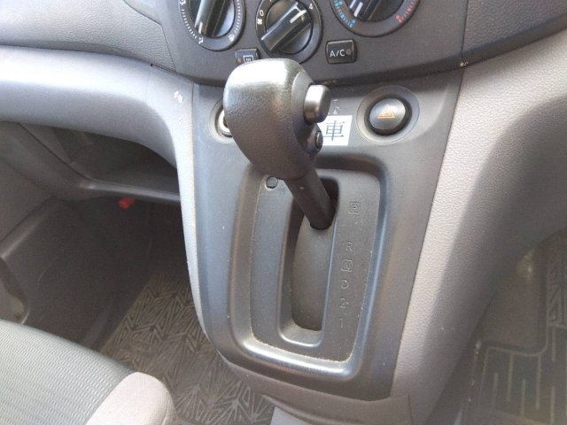 NISSAN NV200 2013