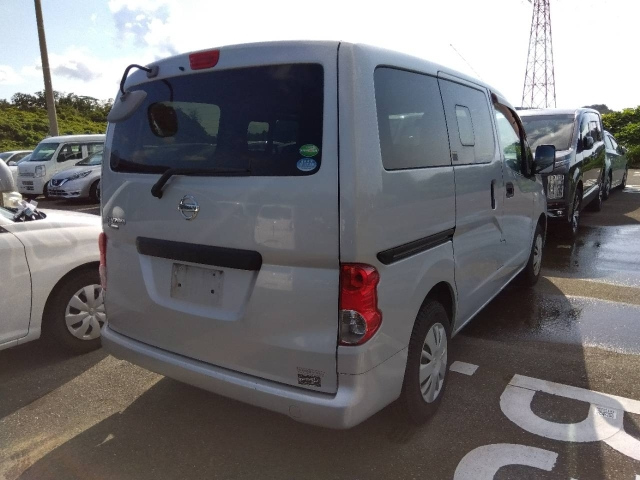 NISSAN NV200 2013