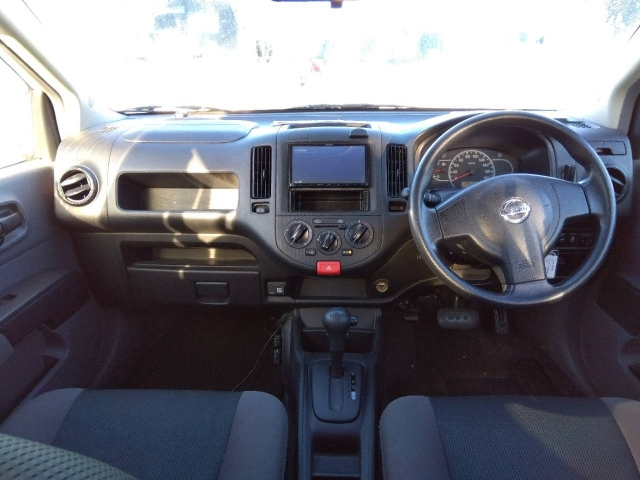 NISSAN AD 2019