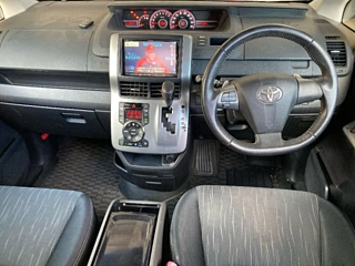 TOYOTA VOXY 2012
