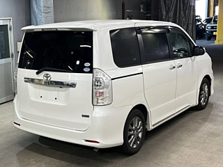 TOYOTA VOXY 2012