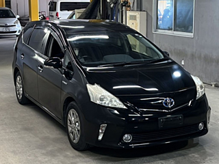 TOYOTA PRIUS ALPHA 2014