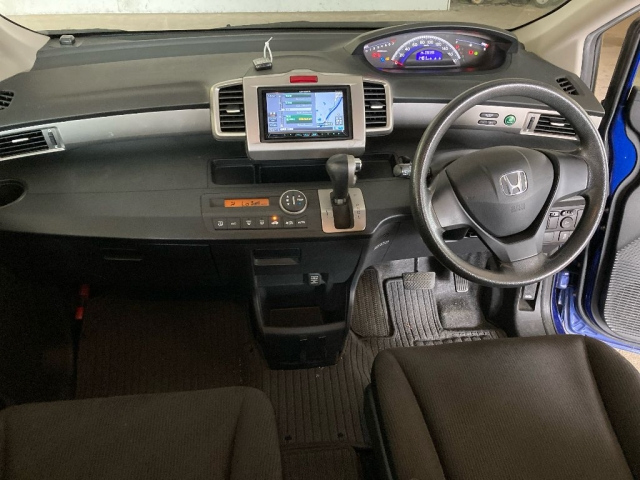 HONDA FREED 2012