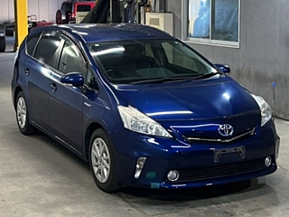 TOYOTA PRIUS ALPHA 2013