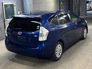 TOYOTA PRIUS ALPHA 2013