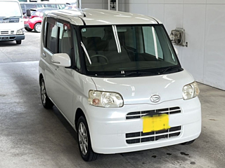DAIHATSU TANTO 2011