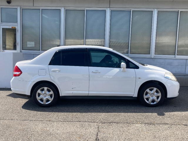 NISSAN TIIDA LATIO 2009
