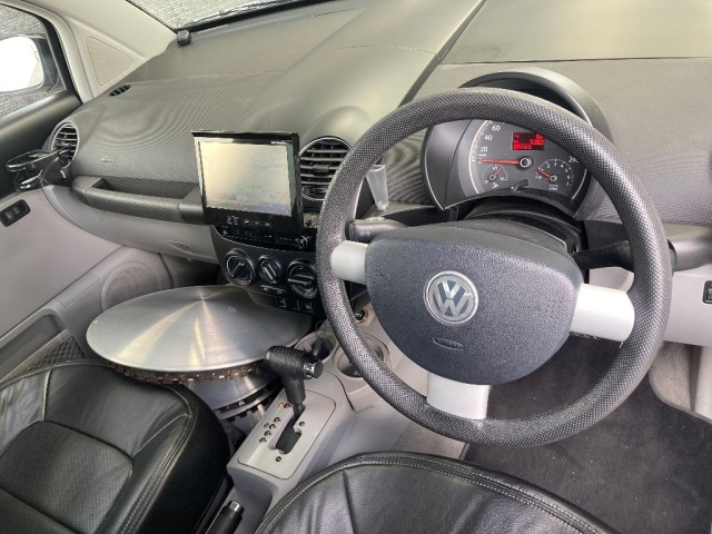 VOLKSWAGEN NEW BEETLE 2009
