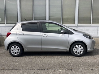 TOYOTA VITZ 2016