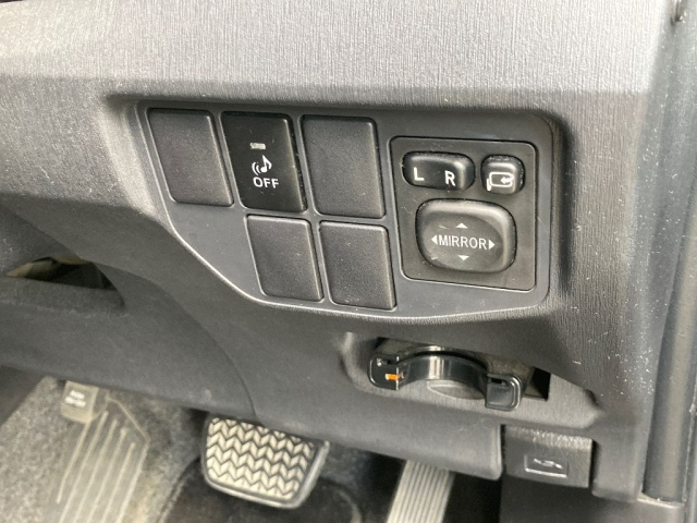 TOYOTA PRIUS 2013