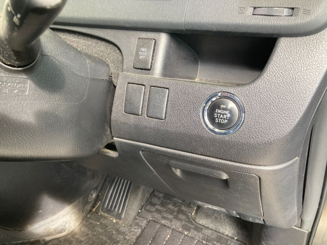 TOYOTA VOXY 2012