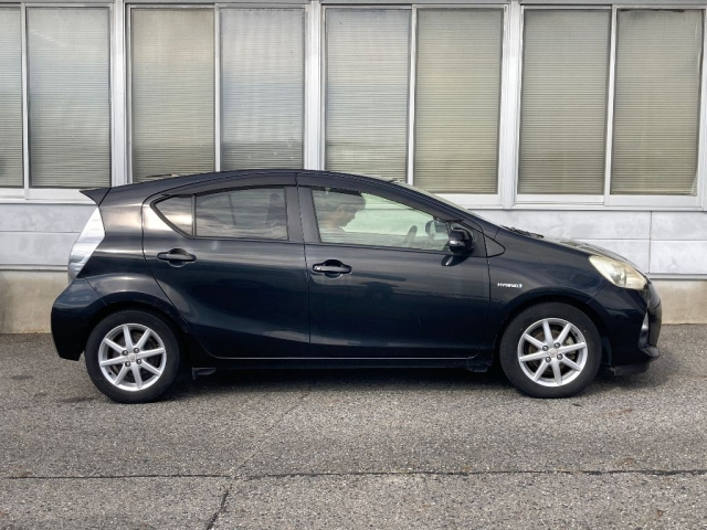 TOYOTA AQUA 2012