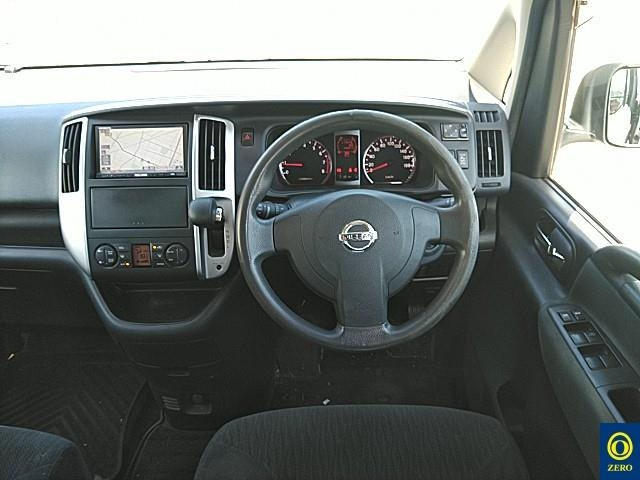 NISSAN SERENA 2010