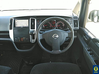 NISSAN SERENA 2010