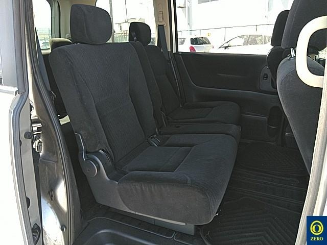 NISSAN SERENA 2010