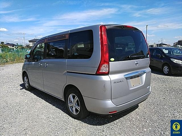 NISSAN SERENA 2010
