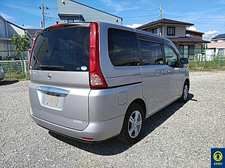 NISSAN SERENA 2010