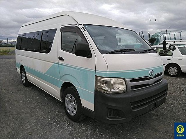 TOYOTA HIACE 2011