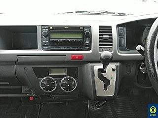 TOYOTA HIACE 2011