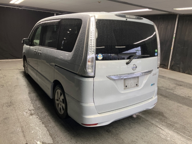 NISSAN SERENA 2013
